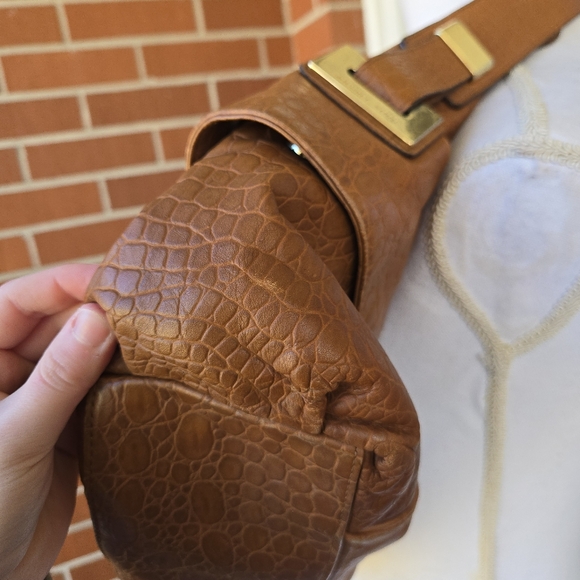 Michael Kors Beverly Shoulder Bag Camel - Picture 9 of 10